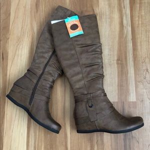 BearTraps Brown Boots 6.5